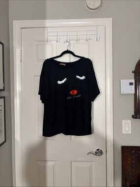 Ragdoll Black Tee with Eyelash and Red Lip Graphic